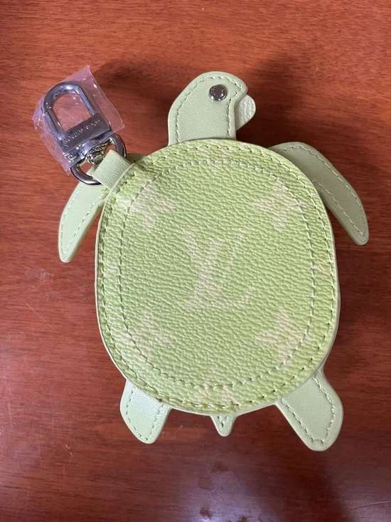 Louis Vuitton Turtle Coin Pouch in Light Green and Yellow - Picture 3 of 4